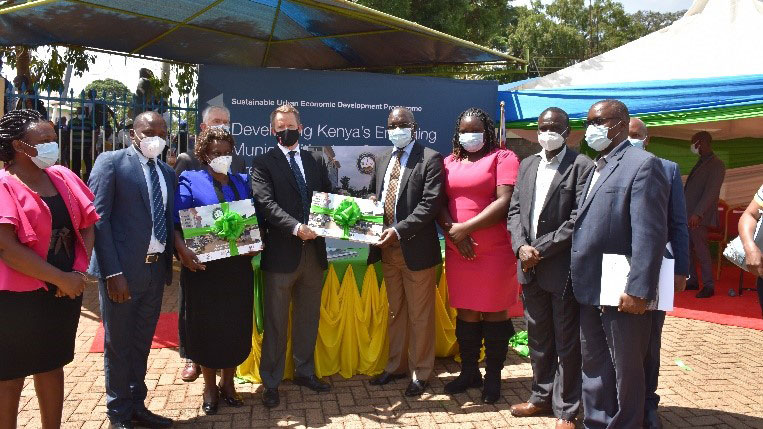 The UK Government Deputy High Commissioner, Mr Julius Court (fourth left), celebrating with the Kisii County and Municipal Technical Team at the Kisii Urban Economic Plan launch in 2021